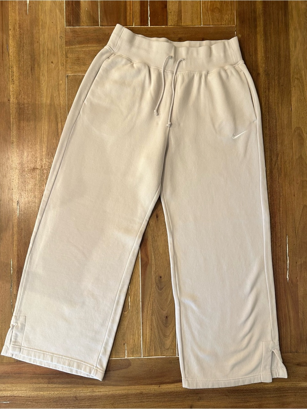 Nike Phoenix Fleece high rise wide leg sweatpants in beige. Large.
